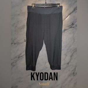 KYODAN - Small Black Capris